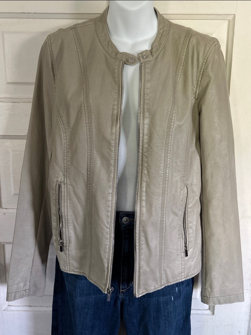 Kenneth Cole Light Beige Faux Leather Zip-Front Jacket, Zip Pockets. Large